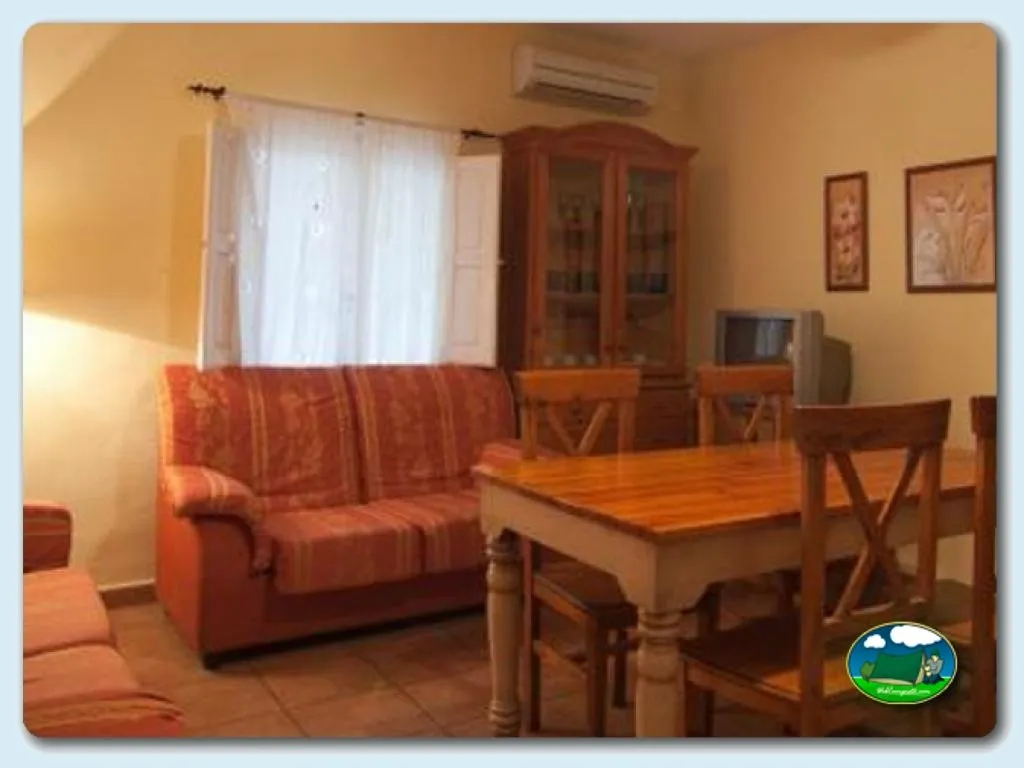 Mobil-home interior con sala de estar y comedor del Camping Internacional Las Palmeras, Crevillent (Alicante)