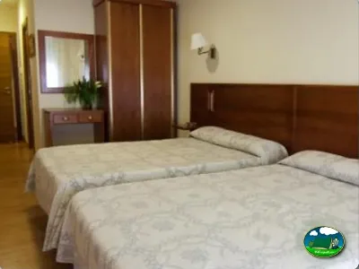 Habitación mobil-home con camas dobles del Camping Internacional Las Palmeras, Crevillent (Alicante)