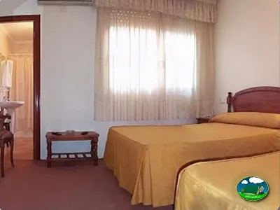 Mobil-home con dos camas y baño privado del Camping Internacional Las Palmeras, Crevillent (Alicante)