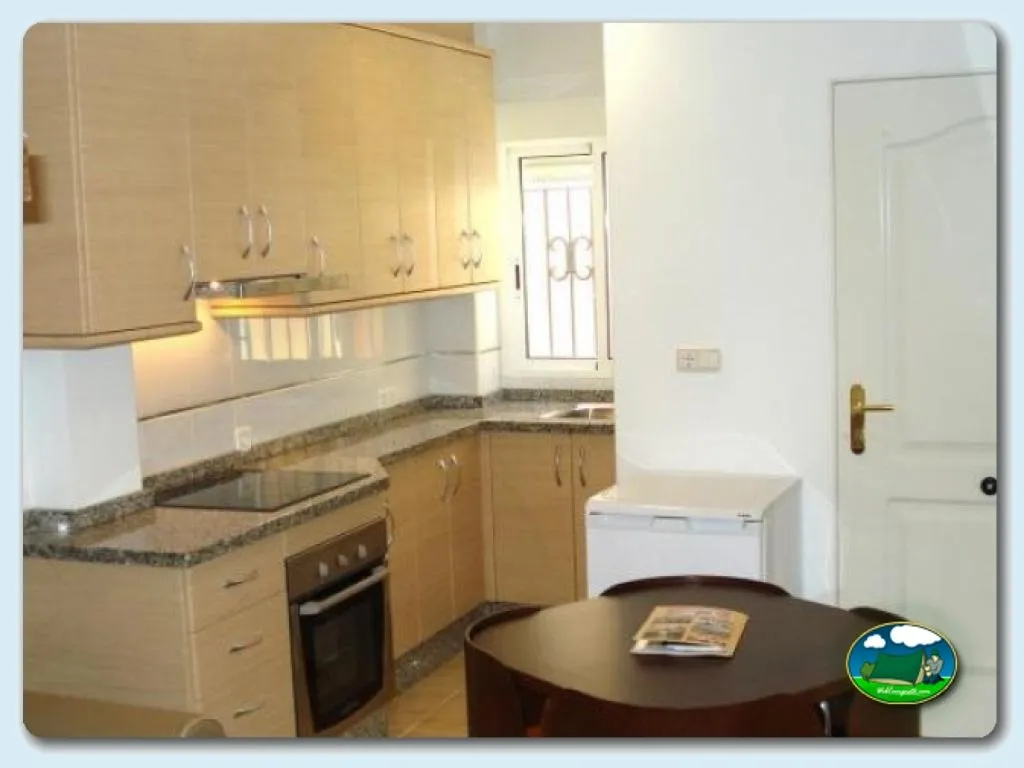 Cocina equipada mobil-home del Camping Internacional Las Palmeras, Crevillent (Alicante)