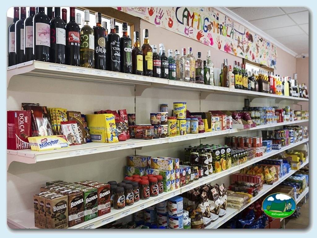Supermercado en Camping Mariola, Valencia, España