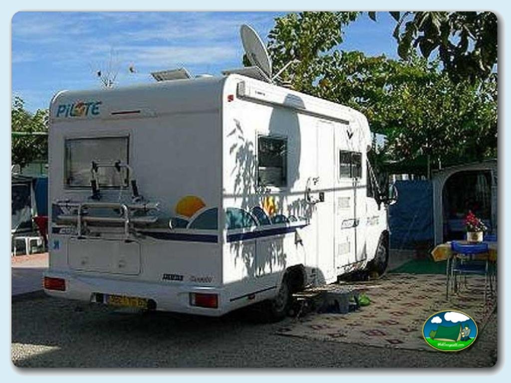 Camping El Jardín foto de Zona autocaravanas