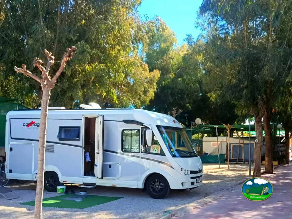 Mobil-home en parcela arbolada del Camping El Jardín, El Campello (Alicante)