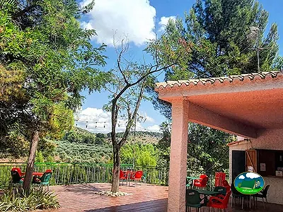 Montaña con vistas, área de estar y restaurante del Camping Villa de Viver, Viver (Castellón)