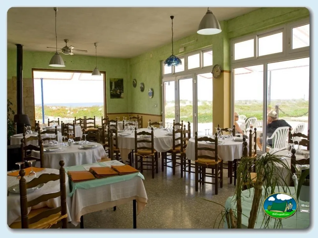 Restaurante con vistas a la montaña del Camping Euro Camping, Oliva (Valencia)