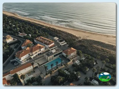 Bungalow con vistas al mar y piscina, primera línea de playa del Camping Kikopark Oliva, Oliva (Valencia)