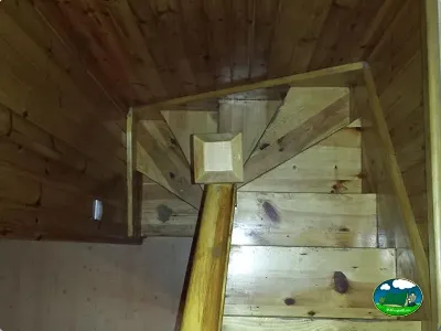 Interior de cabaña de madera del Camping L`Alqueria, Gandía (Valencia)