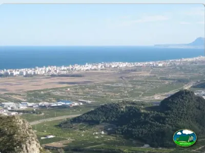 Montaña junto al mar con vistas a la costa del Camping L`Alqueria, Gandía (Valencia)