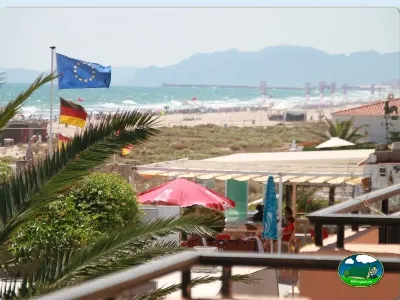 Bungalow junto al mar con vistas a playa y montaña del Camping San Vicente, Xeraco (Valencia)