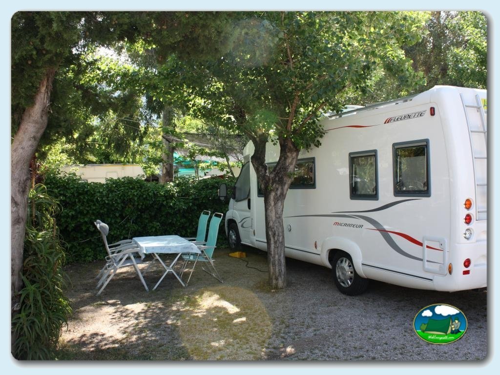Zona de acampada en Camping San Vicente, Valencia, España