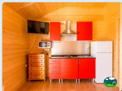 Mobil-home con cocina y televisión del Camping San Vicente, Xeraco (Valencia)