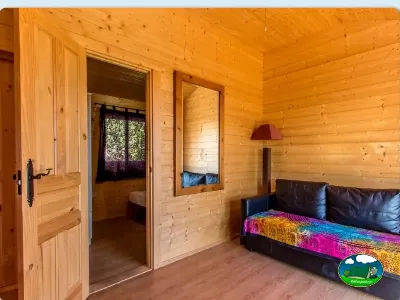 Glamping interior cabaña de madera del Camping San Vicente, Xeraco (Valencia)