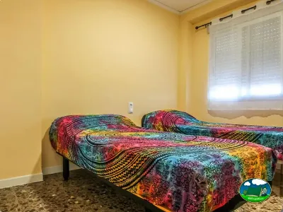 Mobil-home interior con camas del Camping San Vicente, Xeraco (Valencia)