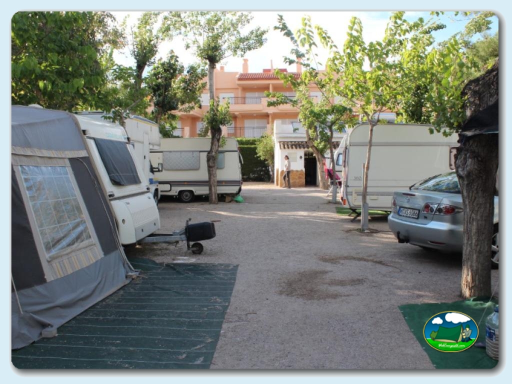 Zona de acampada en Camping San Vicente, Valencia, España