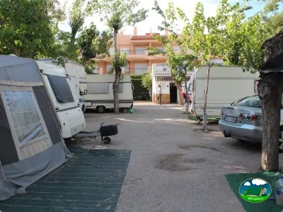 Parcela con mobil-home y autocaravana del Camping San Vicente, Xeraco (Valencia)