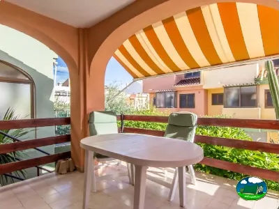 Bungalow con terraza y toldo del Camping San Vicente, Xeraco (Valencia)