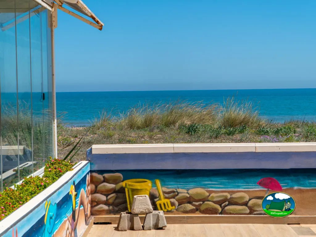 Piscina infantil con vistas al mar del Camping San Vicente, Xeraco (Valencia)
