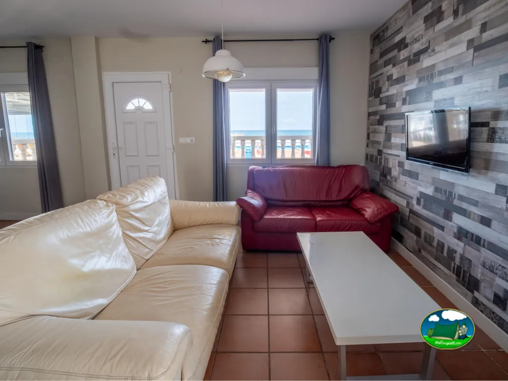 Bungalow con vistas al mar, sala de estar del Camping San Vicente, Xeraco (Valencia)