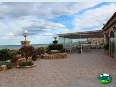 Restaurante junto al mar con vistas a la playa del Camping San Vicente, Xeraco (Valencia)
