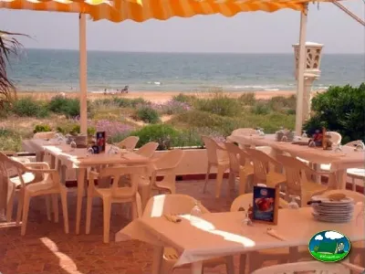 Restaurante junto al mar con vistas a la playa del Camping San Vicente, Xeraco (Valencia)