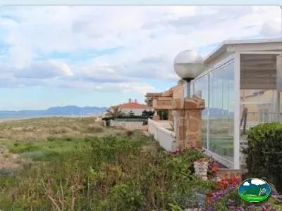 Bungalow con vistas a la montaña y entorno rural del Camping San Vicente, Xeraco (Valencia)
