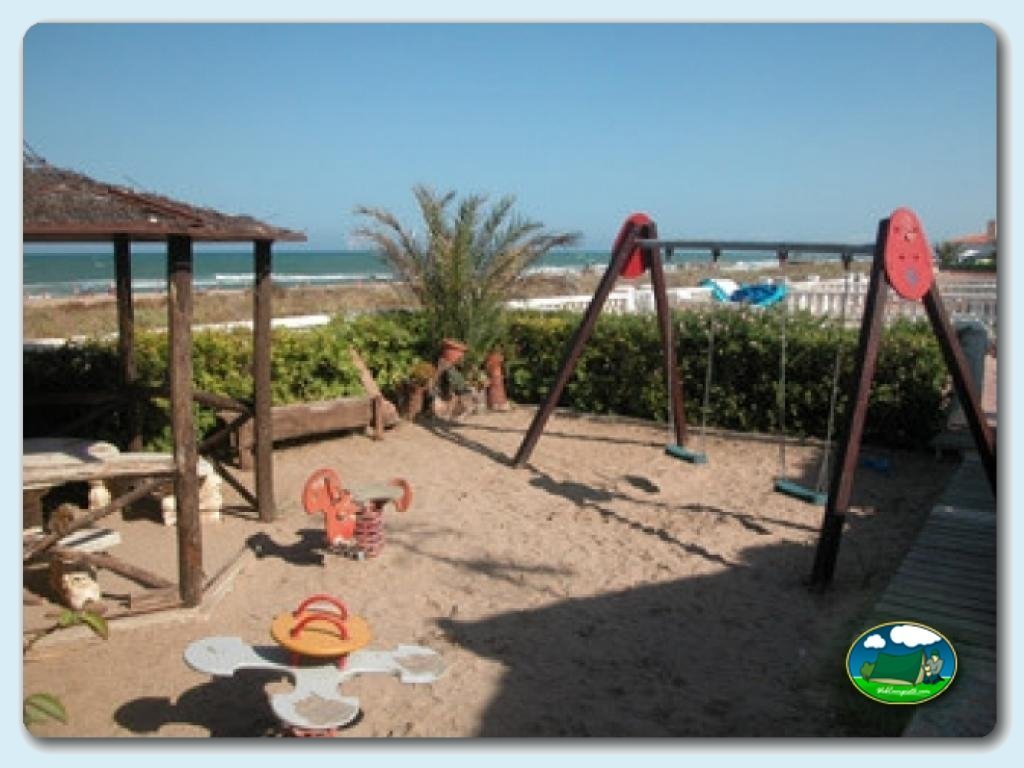 Parque infantil en Camping San Vicente, Valencia, España