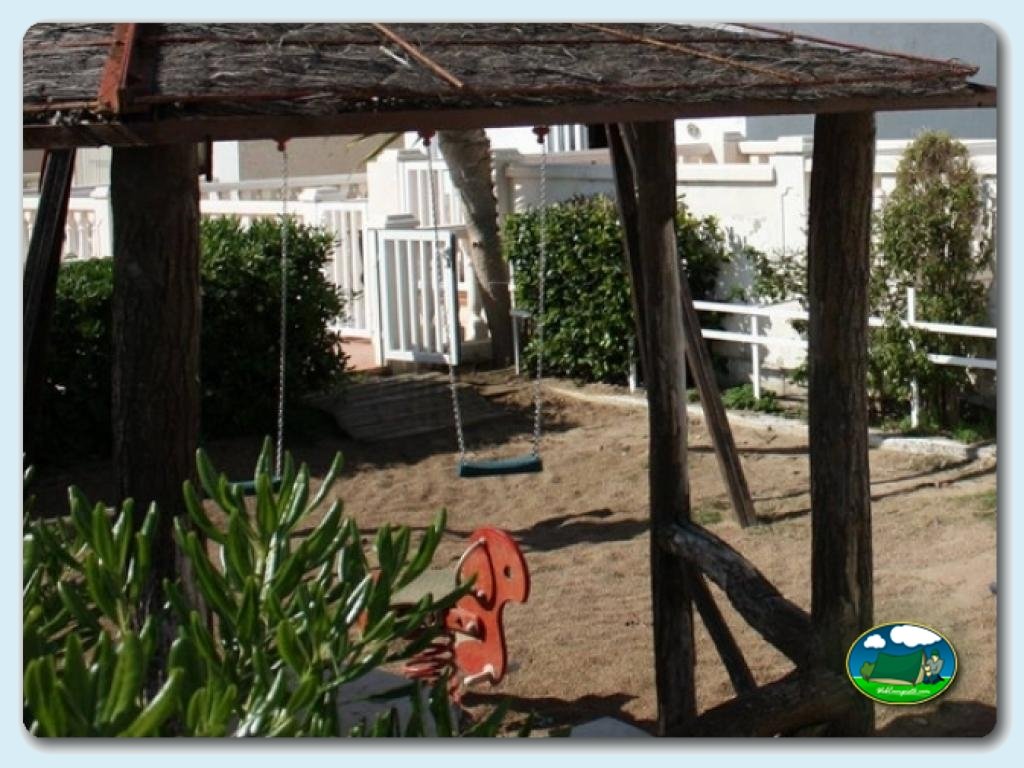 Parque infantil en Camping San Vicente, Valencia, España