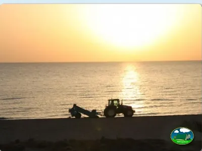 Playa junto al mar al atardecer del Camping San Vicente, Xeraco (Valencia)
