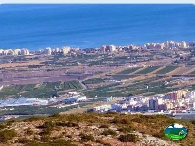 Vistas panorámicas a la ciudad desde la montaña del Camping San Vicente, Xeraco (Valencia)