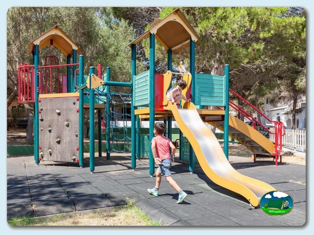 Parque infantil en Camping Son Bou, España