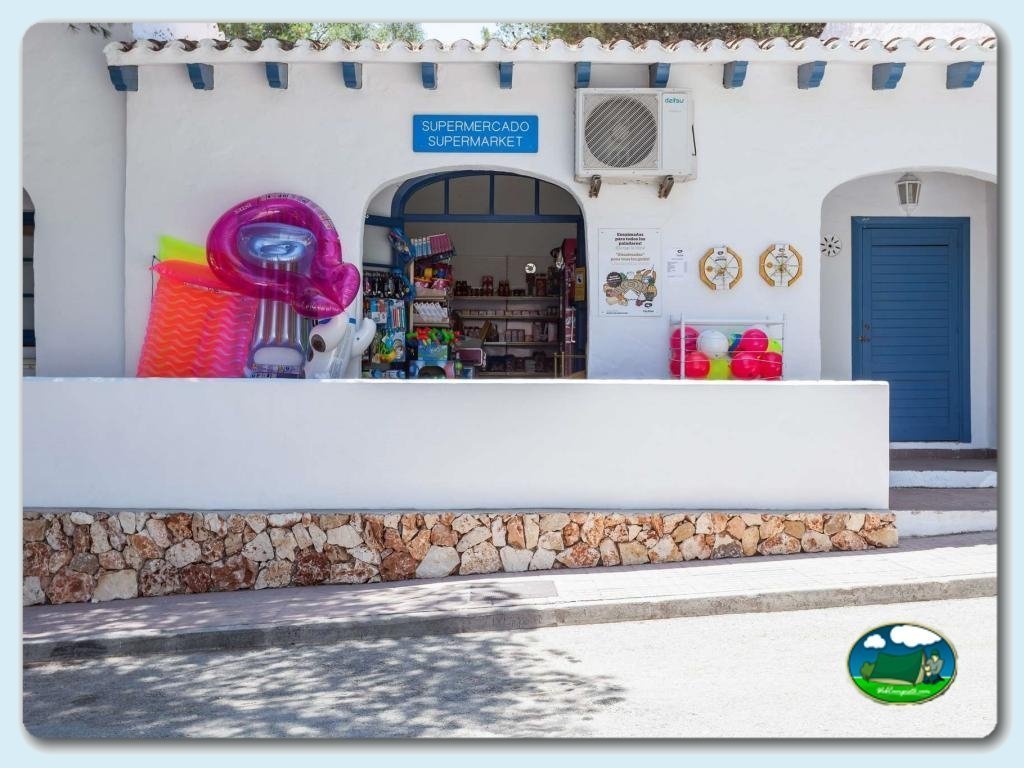 Supermercado en Camping Son Bou, España