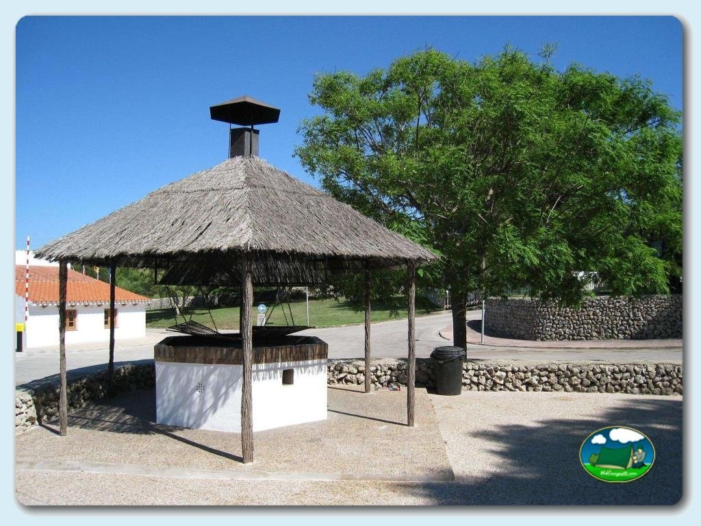 Merendero y barbacoas en Camping Son Bou, España