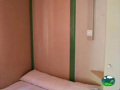 Tienda de acampada interior del Camping Bravoplaya, Ribera de cabanes (Castellón)