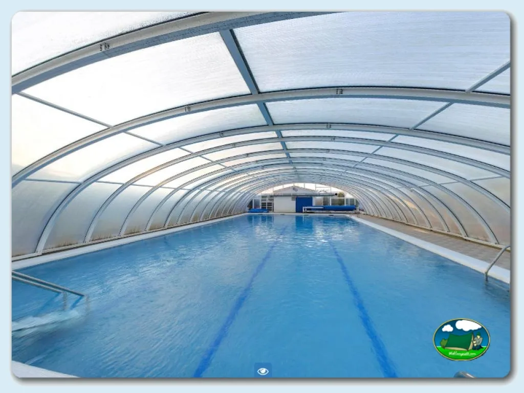 Piscina climatizada cubierta del Camping Bravoplaya, Ribera de cabanes (Castellón)