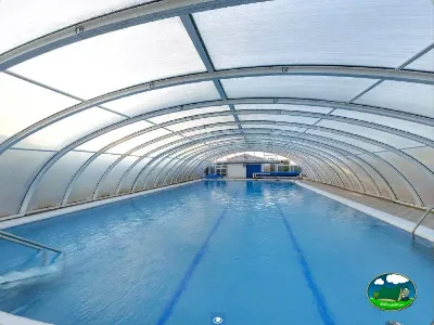 Piscina climatizada cubierta del Camping Bravoplaya, Ribera de cabanes (Castellón)