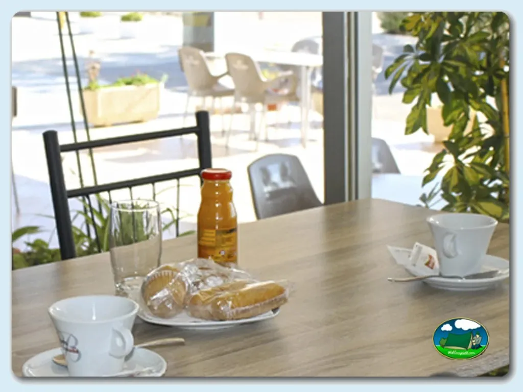 Restaurante con vistas al mar, desayuno del Camping El Cid, Peñiscola (Castellón)