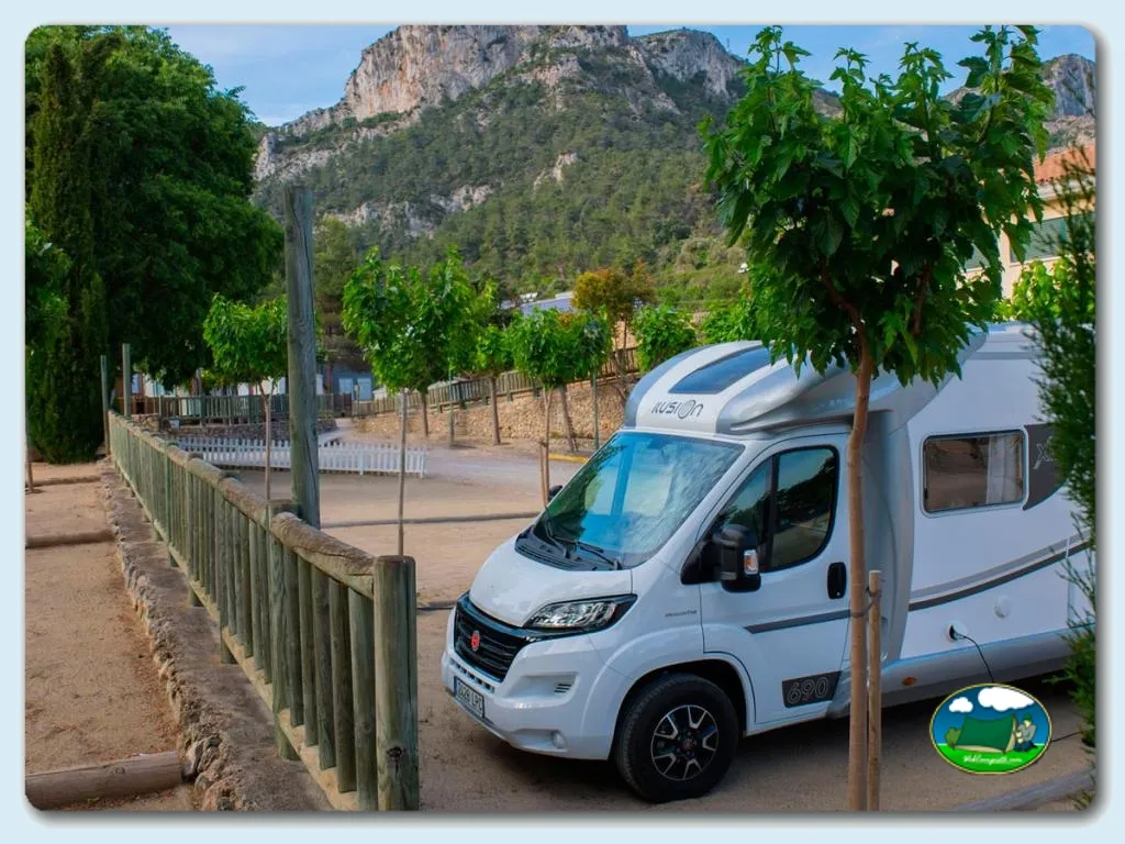 Mobil-home en parcela con vistas a la montaña del Camping Tivissa, Tivissa (Tarragona)