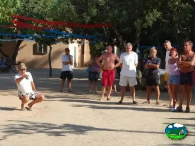 Parque infantil con actividad de grupo del Camping La Torre del Sol, Montroig (Tarragona)