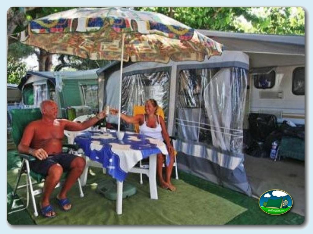 Parcelas Standart en Camping La Torre del Sol, Tarragona, España