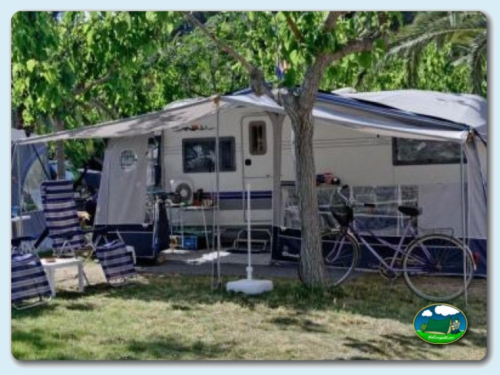 Parcelas Confort en Camping La Torre del Sol, Tarragona, España