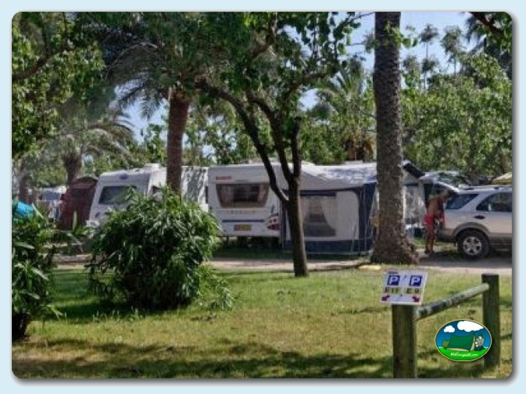 Parcelas Confort en Camping La Torre del Sol, Tarragona, España