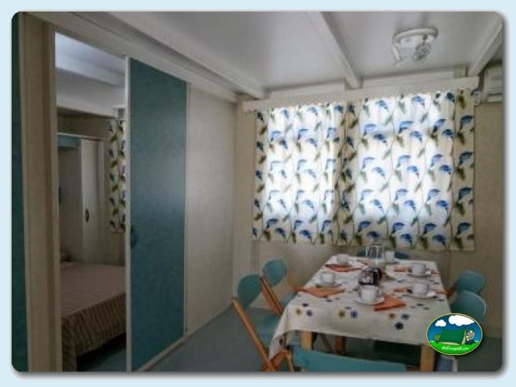 Chalet Mediterr&aacute;neo 6P en Camping La Torre del Sol, Tarragona, España