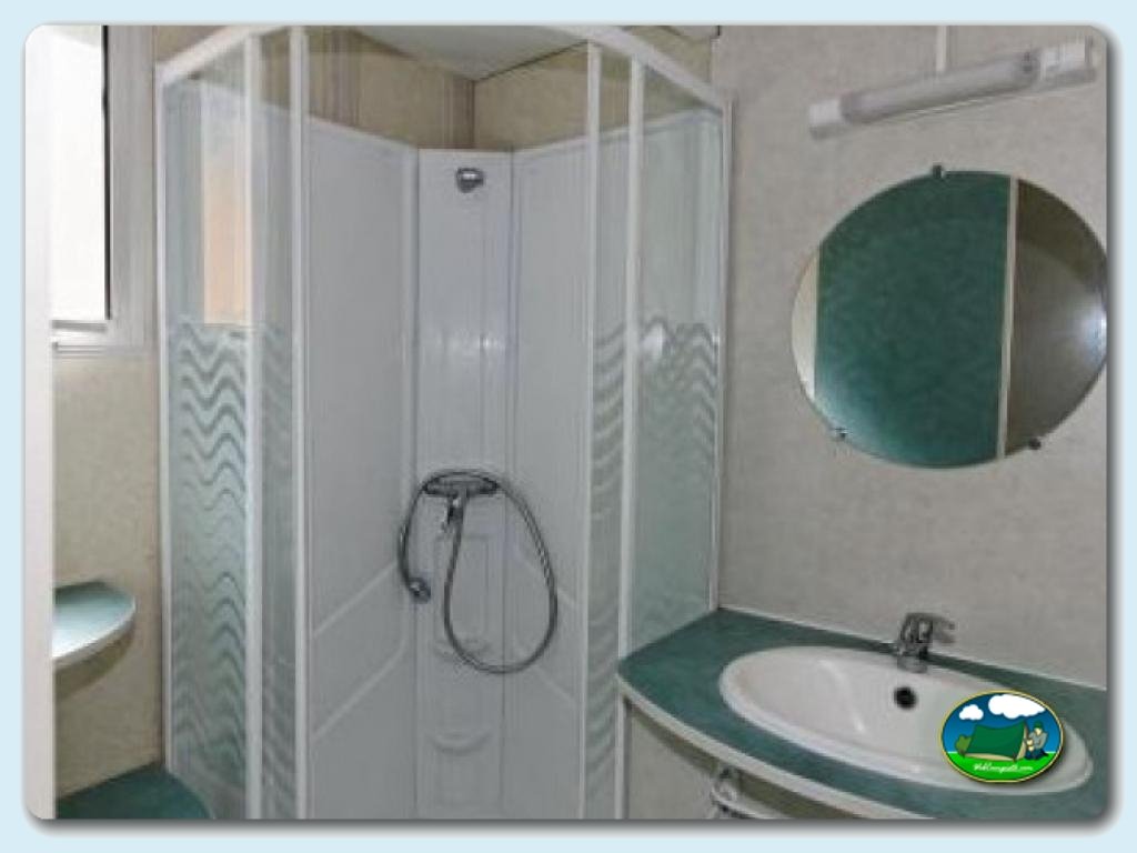 Chalet Mediterr&aacute;neo 6P en Camping La Torre del Sol, Tarragona, España