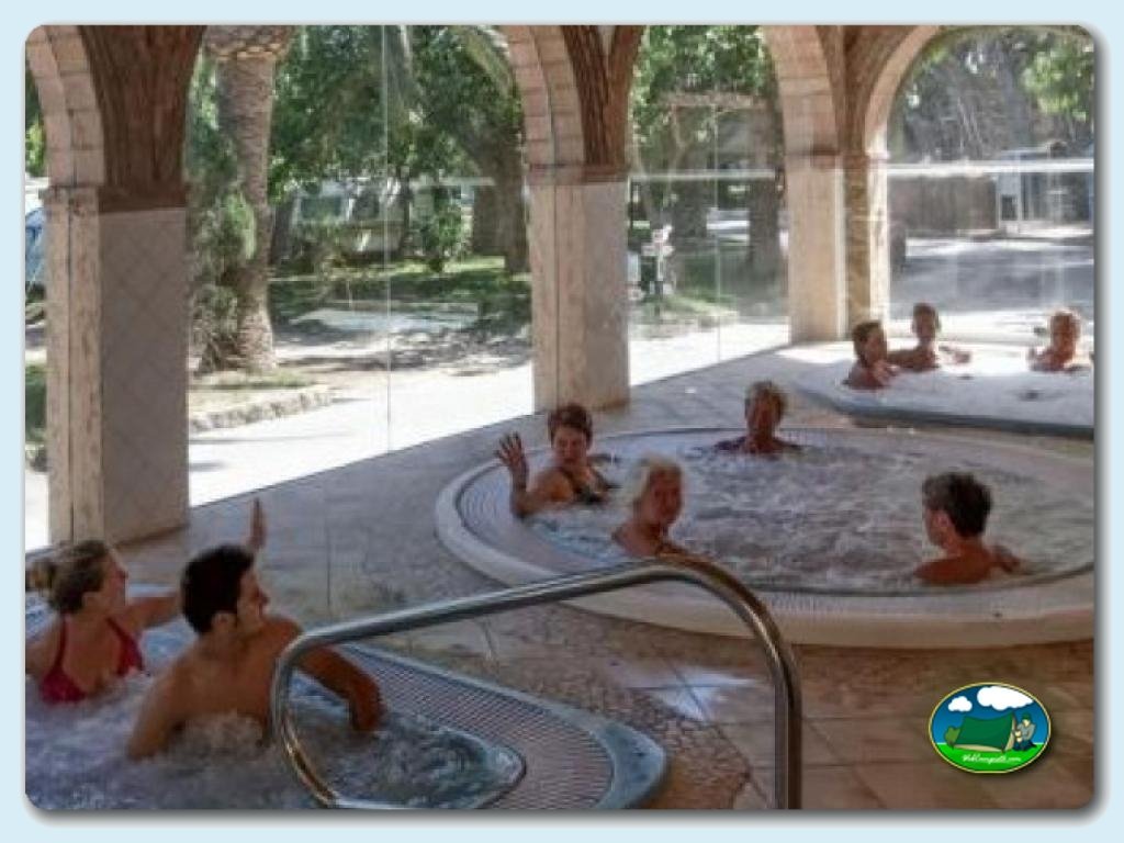 Piscina en Camping La Torre del Sol, Tarragona, España