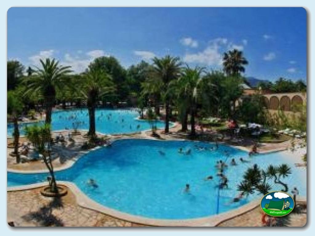 Piscina en Camping La Torre del Sol, Tarragona, España