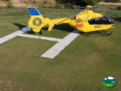 Helicóptero de emergencia amarillo del Camping La Torre del Sol, Montroig (Tarragona)