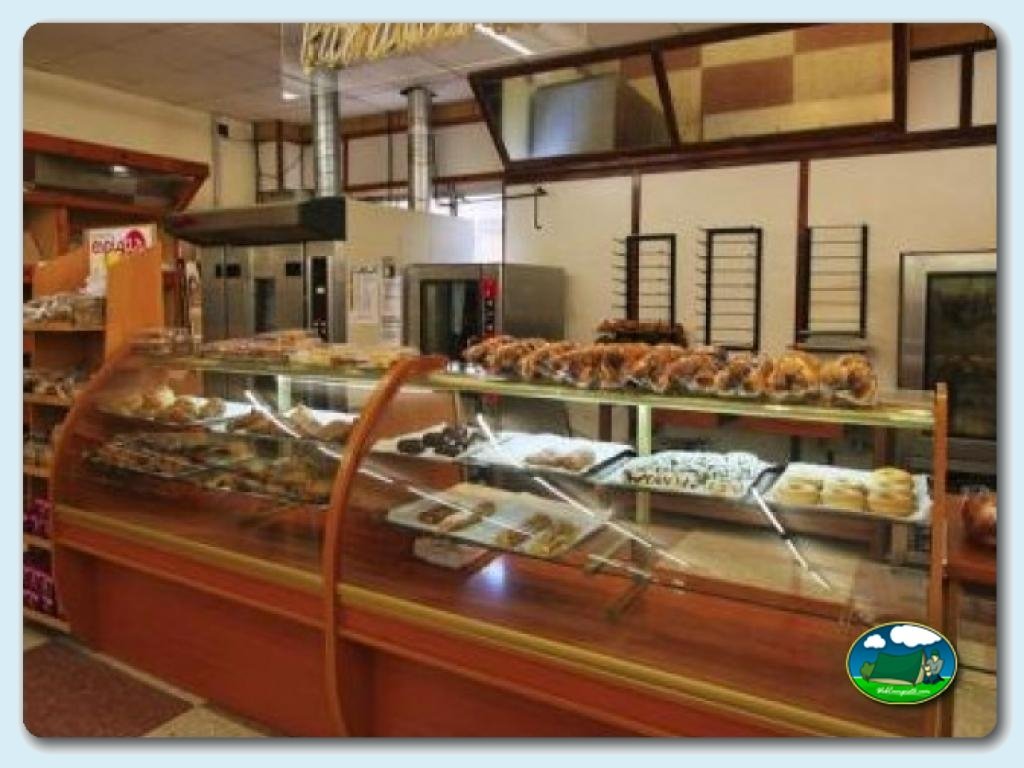 Centro comercial en Camping La Torre del Sol, Tarragona, España