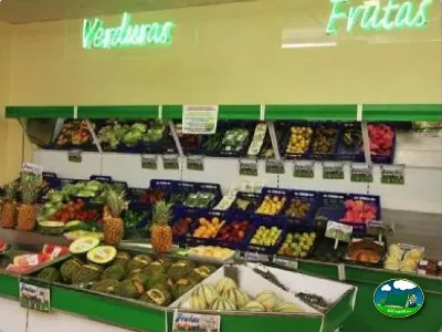Supermercado, sección de verduras y frutas del Camping La Torre del Sol, Montroig (Tarragona)