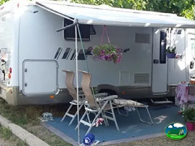 Mobil-home con terraza y toldo del Camping La Llosa, Cambrils (Tarragona)