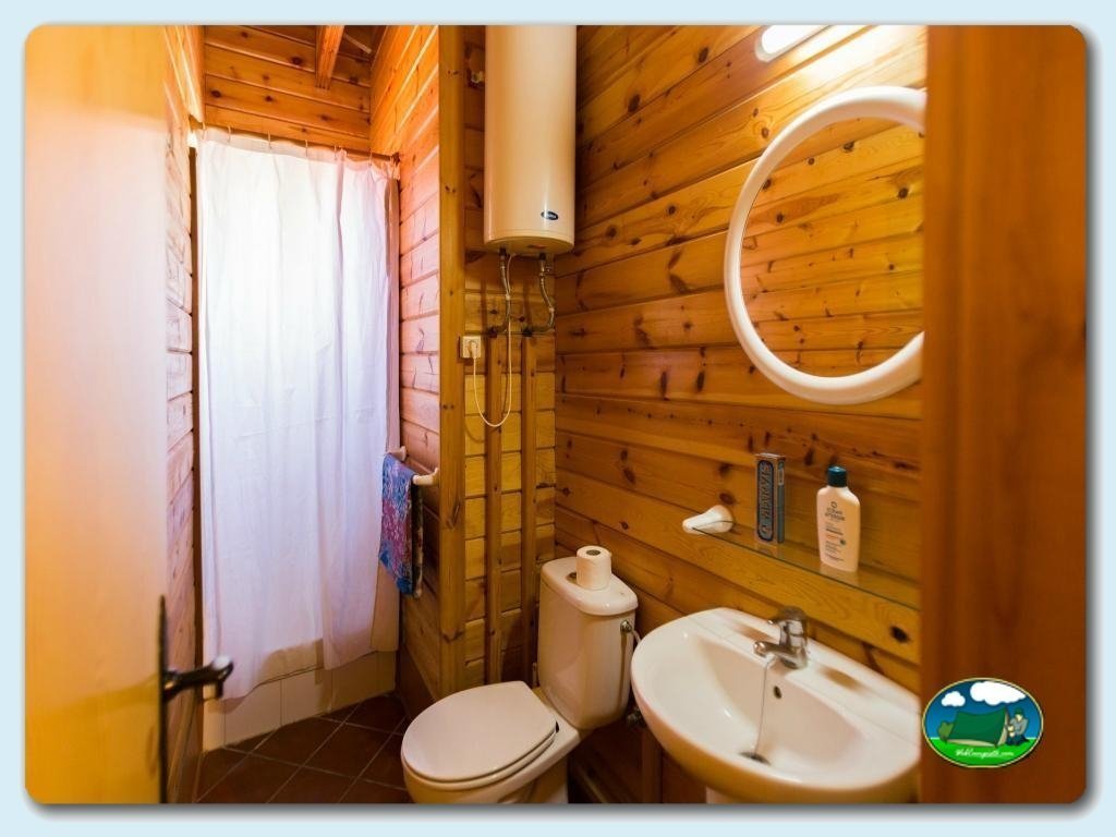 Bungalow Xaloc en Camping La Llosa, Tarragona, España